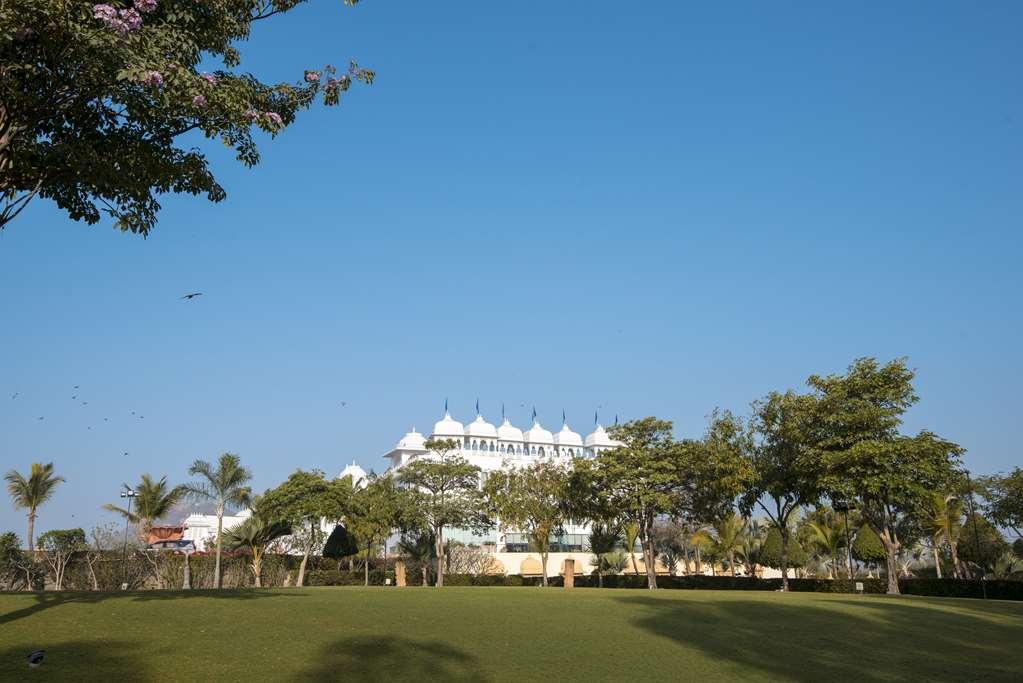Radisson Blu Udaipur Palace Resort & Spa Екстер'єр фото
