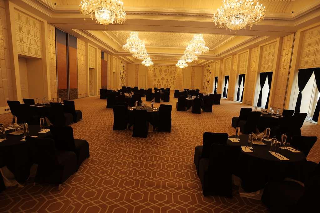 Radisson Blu Udaipur Palace Resort & Spa Зручності фото