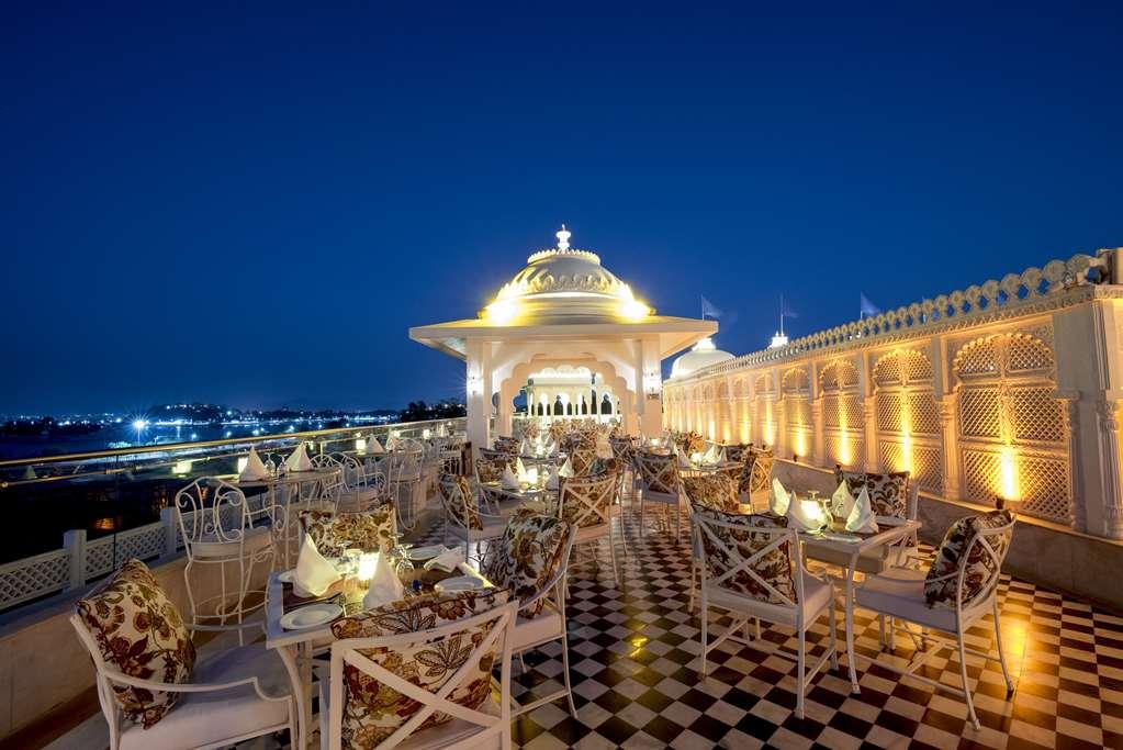 Radisson Blu Udaipur Palace Resort & Spa Ресторан фото