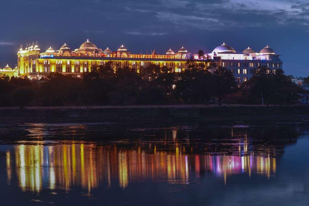 Radisson Blu Udaipur Palace Resort & Spa Екстер'єр фото