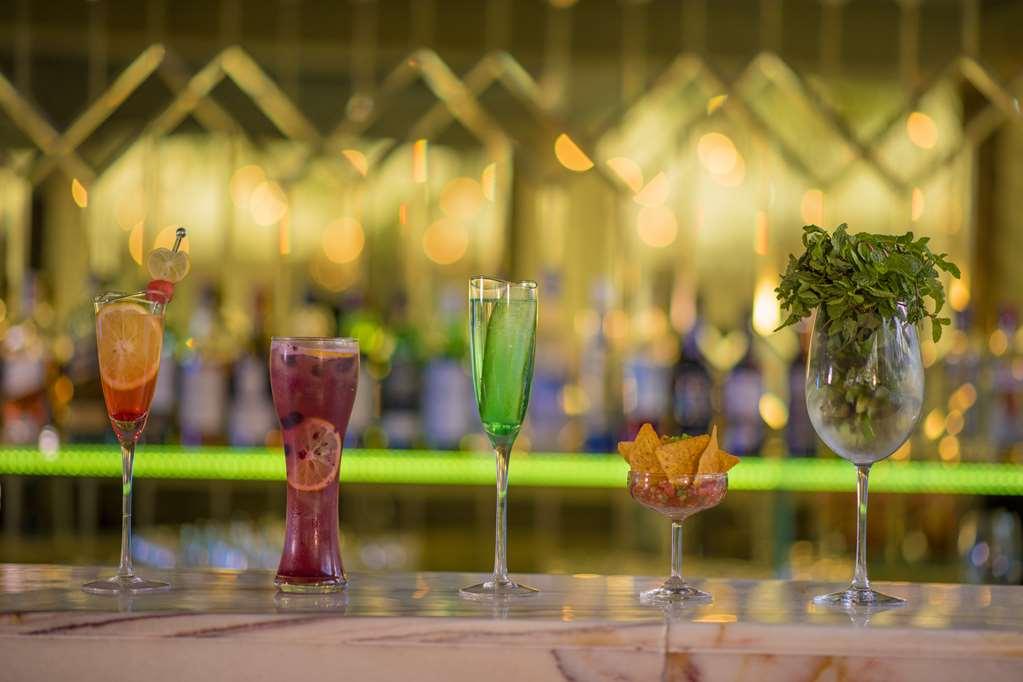 Radisson Blu Udaipur Palace Resort & Spa Ресторан фото